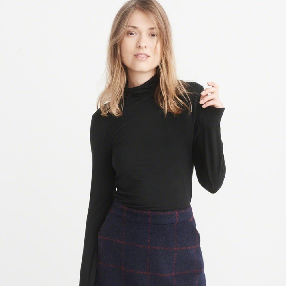 NWT Long-sleeve slim turtleneck